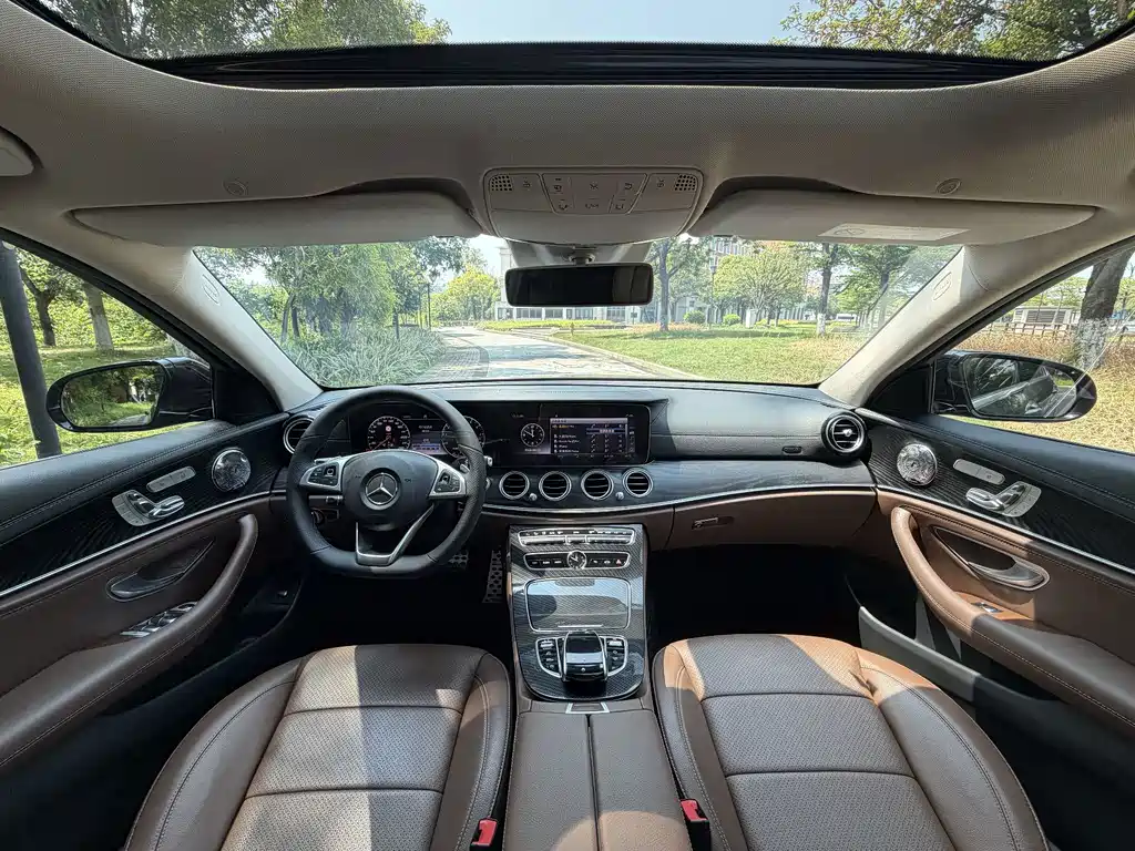 Mercedes-Benz E-Class — миниатюра 7