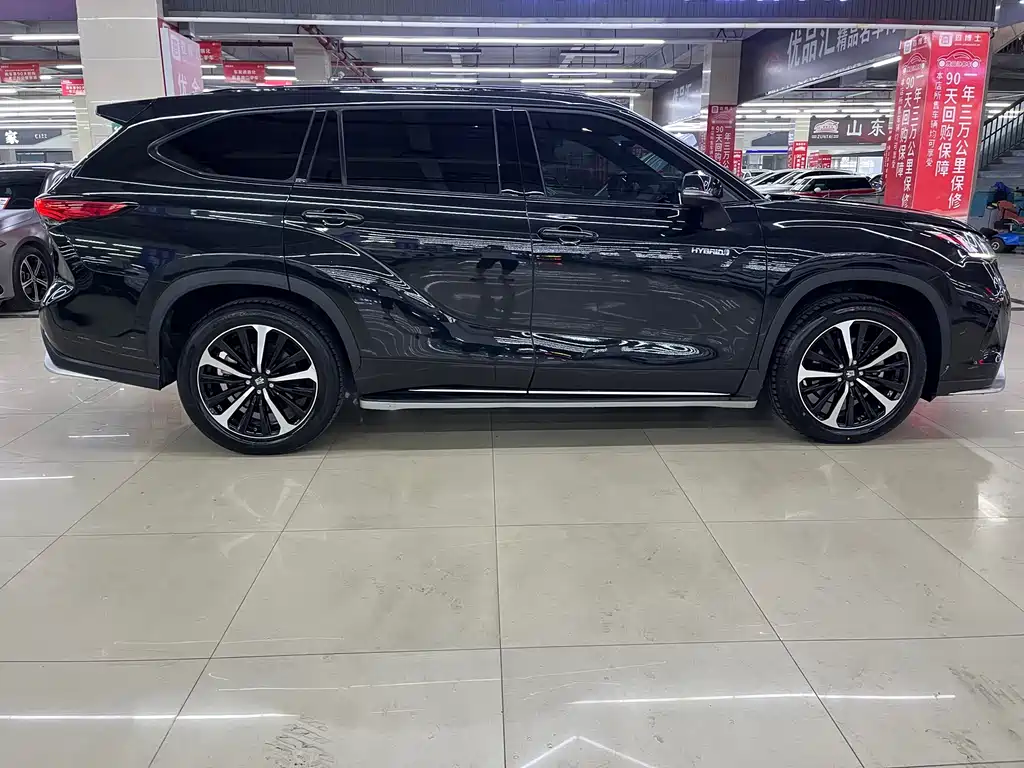 Toyota Crown Kluger — миниатюра 17