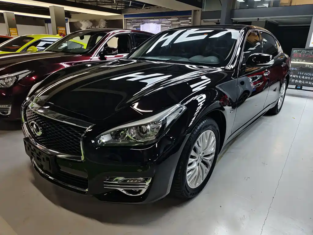 Infiniti Q70
