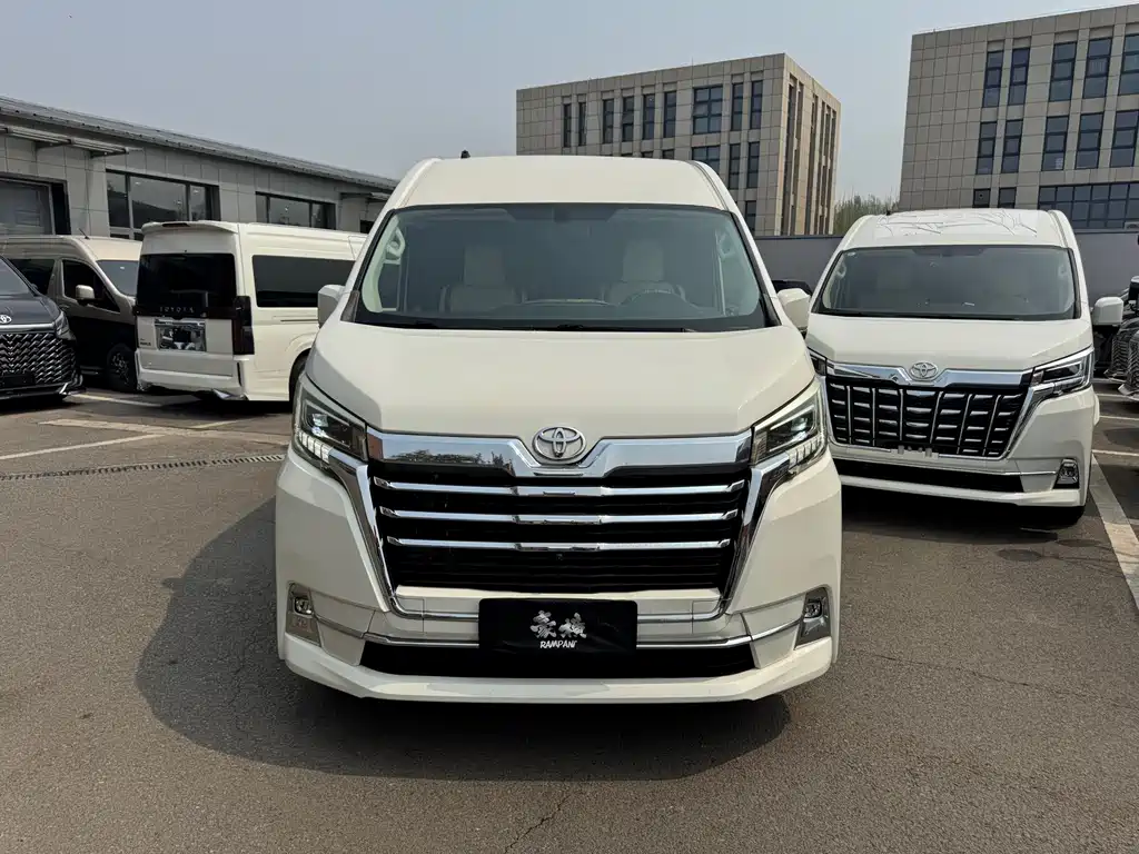 Toyota HiAce 2021 3.5L AT
