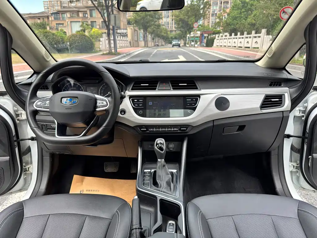 Geely Vision X3 — миниатюра 12