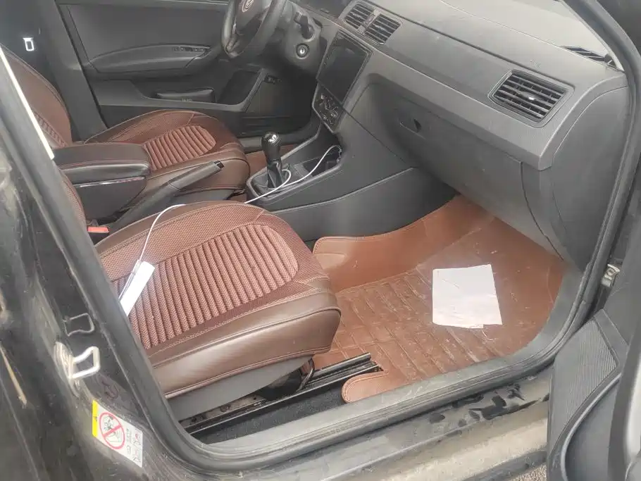 Volkswagen Santana — миниатюра 8