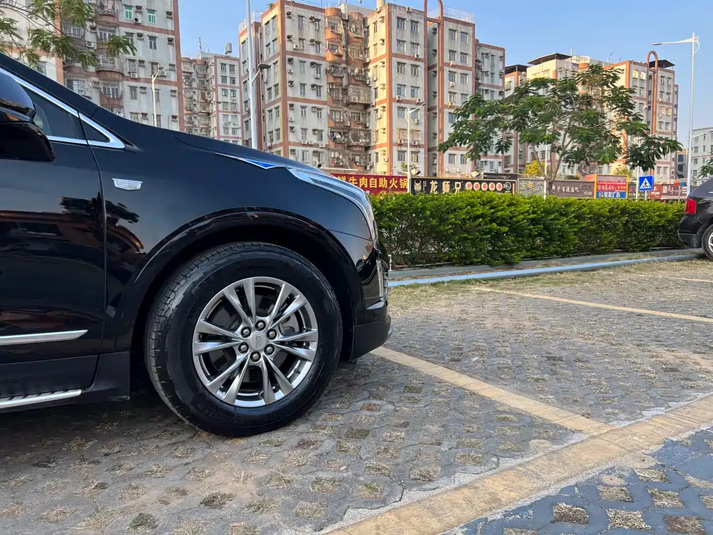 CADILLAC XT5