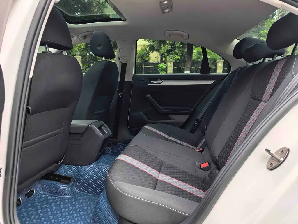 Volkswagen Lamando 2021 230TSI DSG