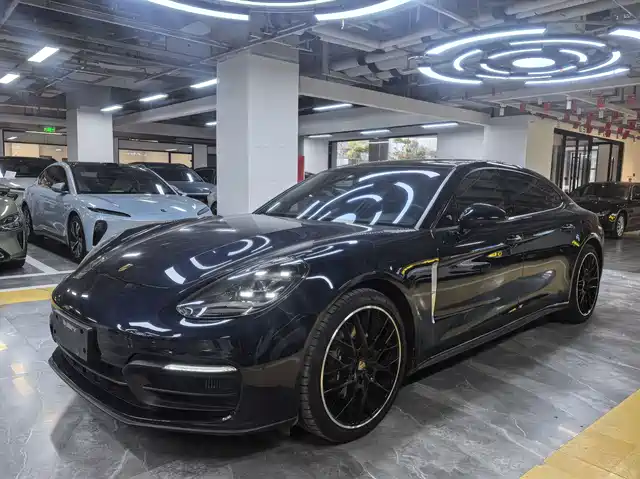 PORSCHE PANAMERA