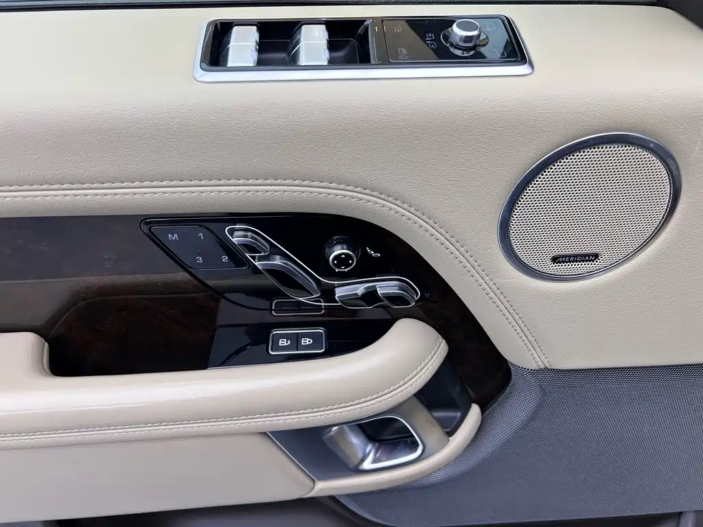 Land Rover Range Rover 2022 3.0 L6 400PS