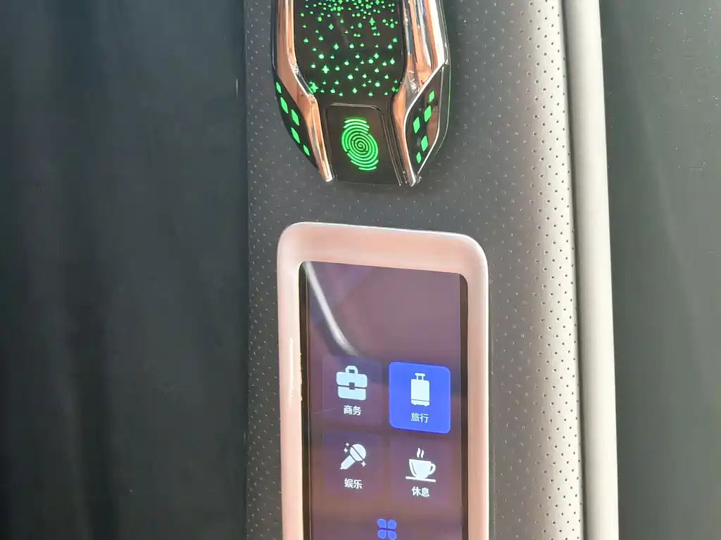 Mercedes-Benz Vito 2024 2.0T 7 мест