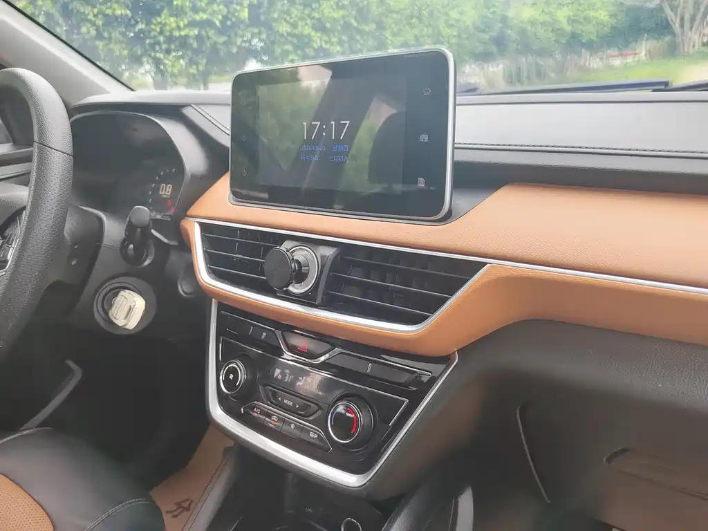 Wuling Hongguang S3 — миниатюра 8