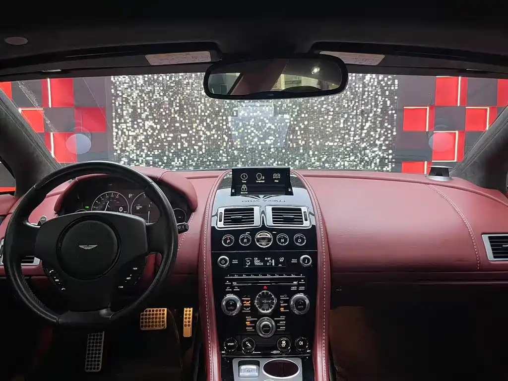 Aston Martin Rapide — миниатюра 12