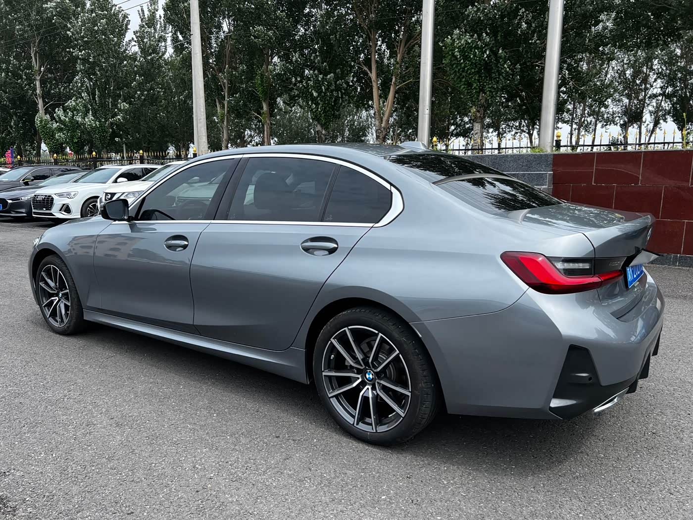 BMW 3 Series 2.0 л 2022 г. Серебристо-серый, пробег 10000 км