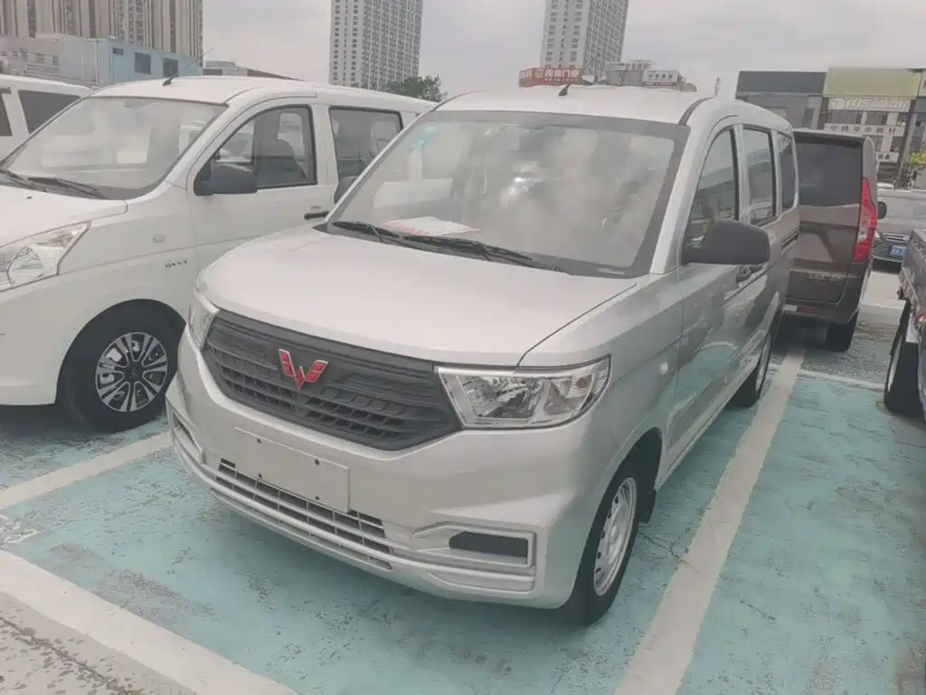 Wuling Hongguang V — миниатюра 2