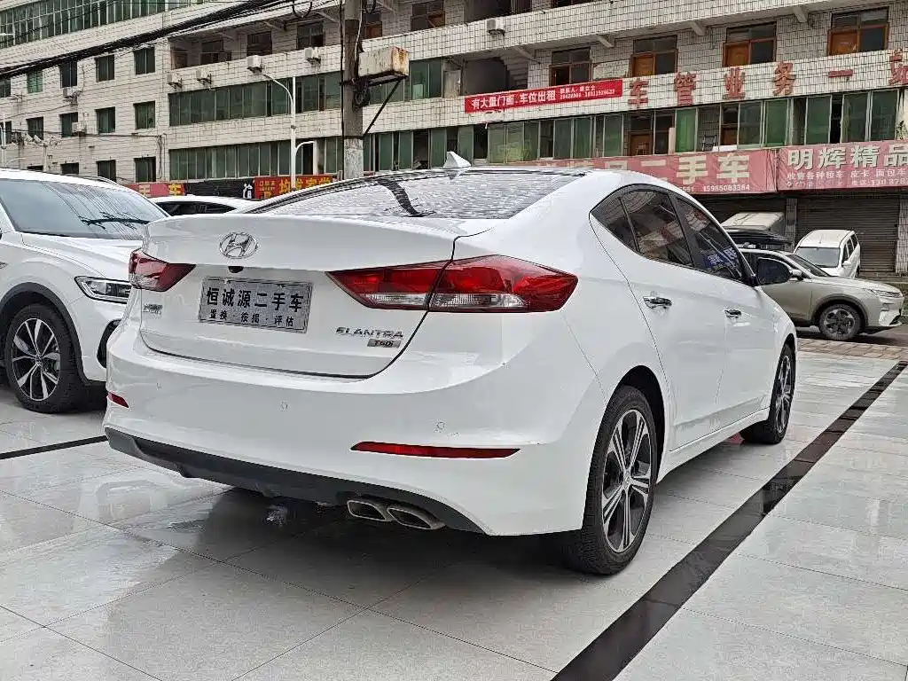 Hyundai Elantra - фото 8