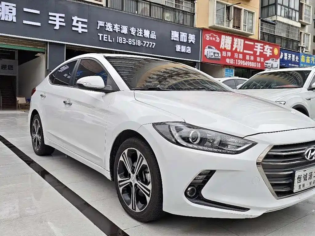 Hyundai Elantra - фото 2