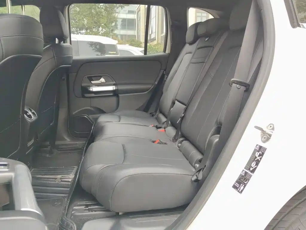 Mercedes-Benz GLB — миниатюра 18