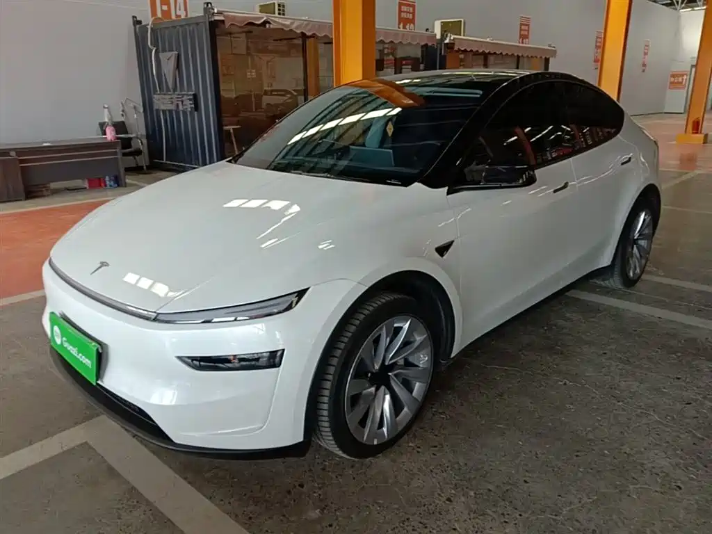 Tesla Model Y 2025