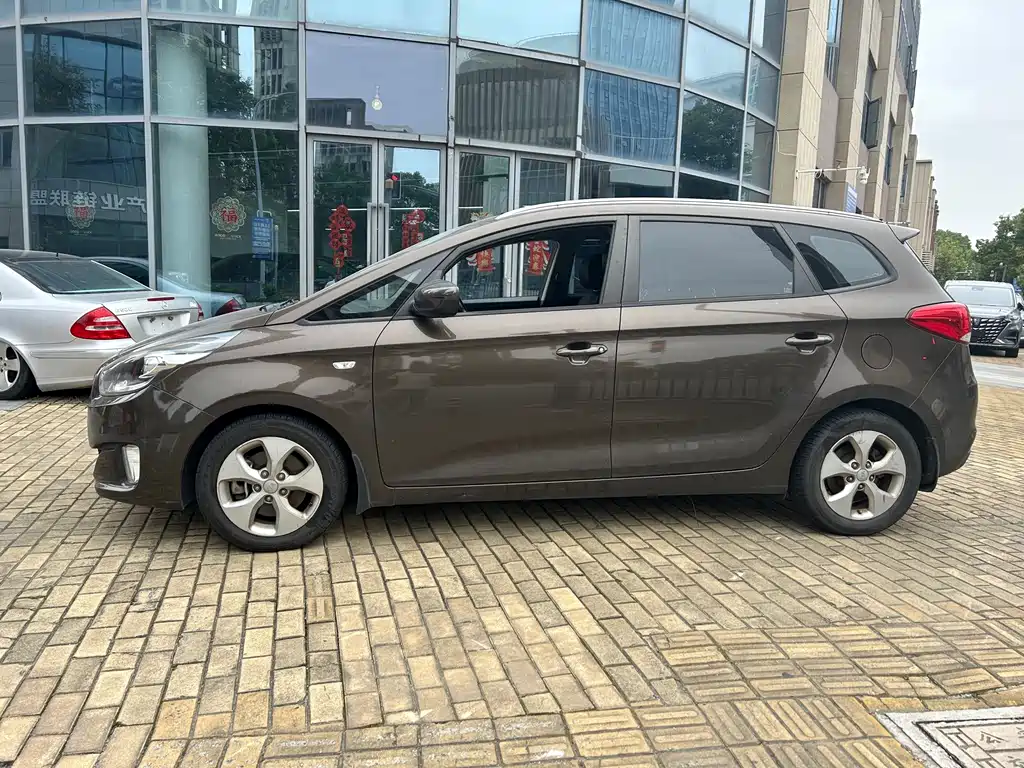 Kia Carens — миниатюра 7
