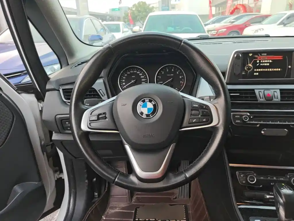 BMW 2 Series Gran Tourer — миниатюра 11