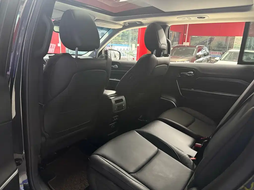 Jeep Grand Commander — миниатюра 5