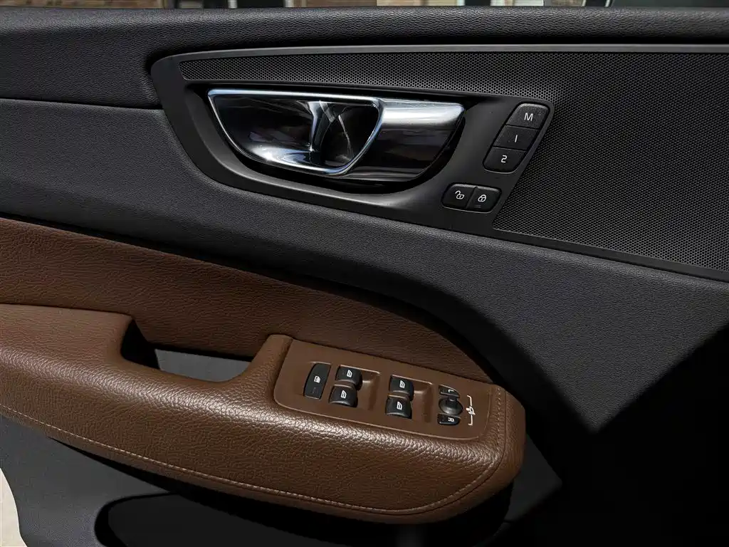 Volvo XC60 — миниатюра 12