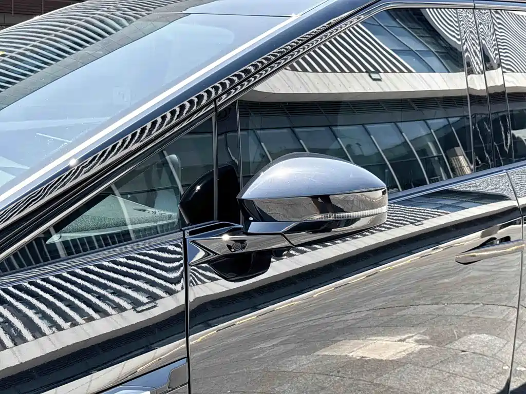 XPeng X9 — миниатюра 8