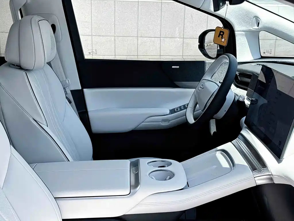 XPeng X9 — миниатюра 20