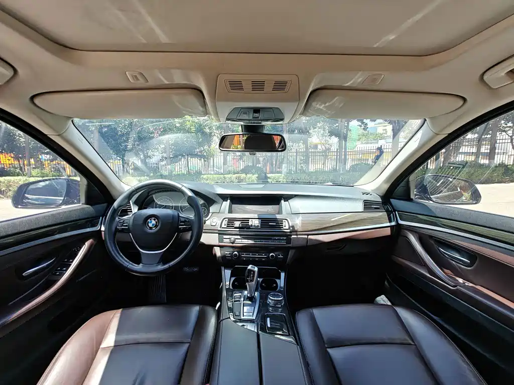 BMW 5 Series — миниатюра 10