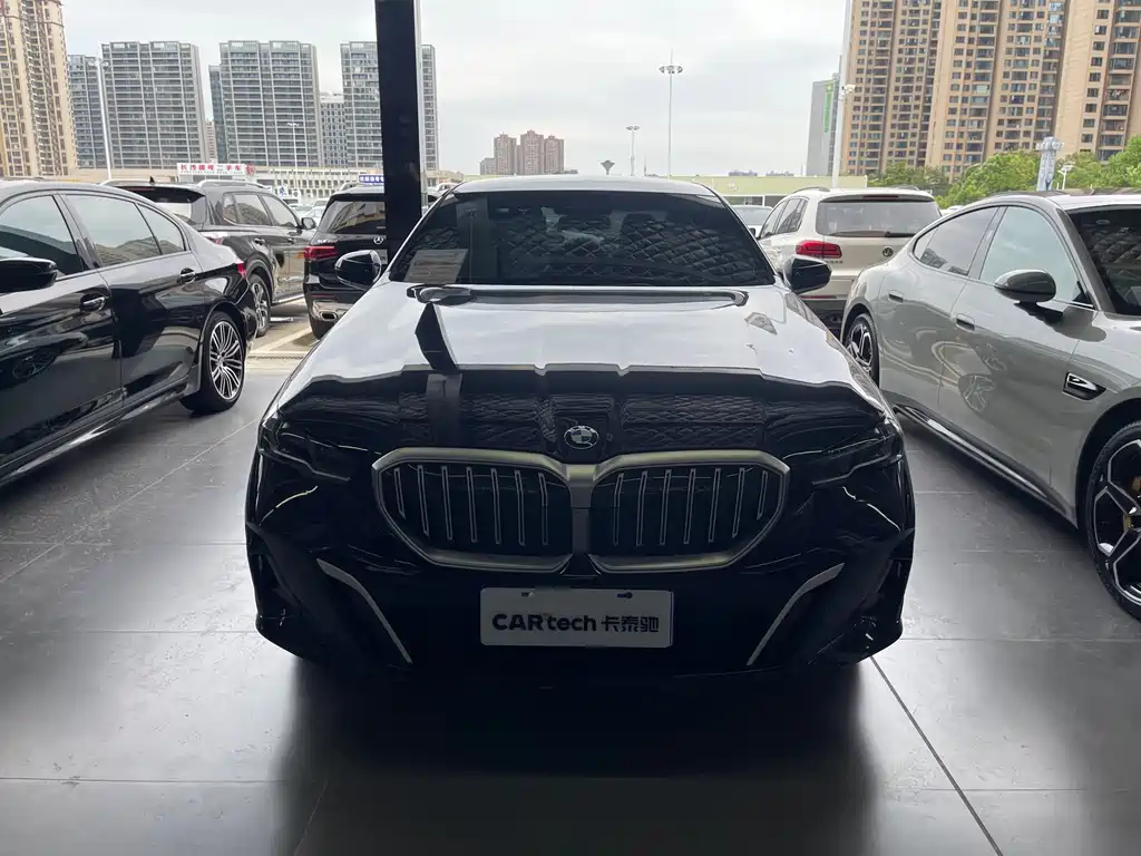 BMW 5 Series — миниатюра 3