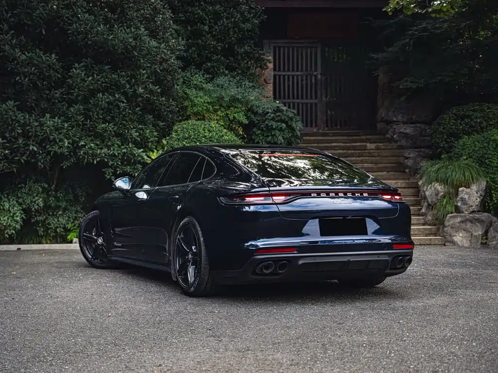 PORSCHE PANAMERA