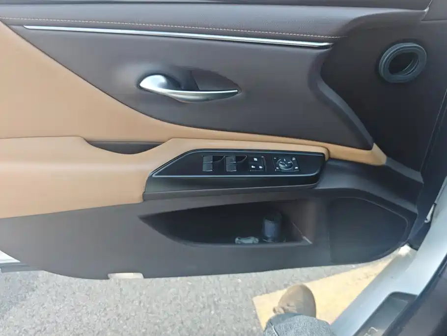 Lexus ES — миниатюра 7