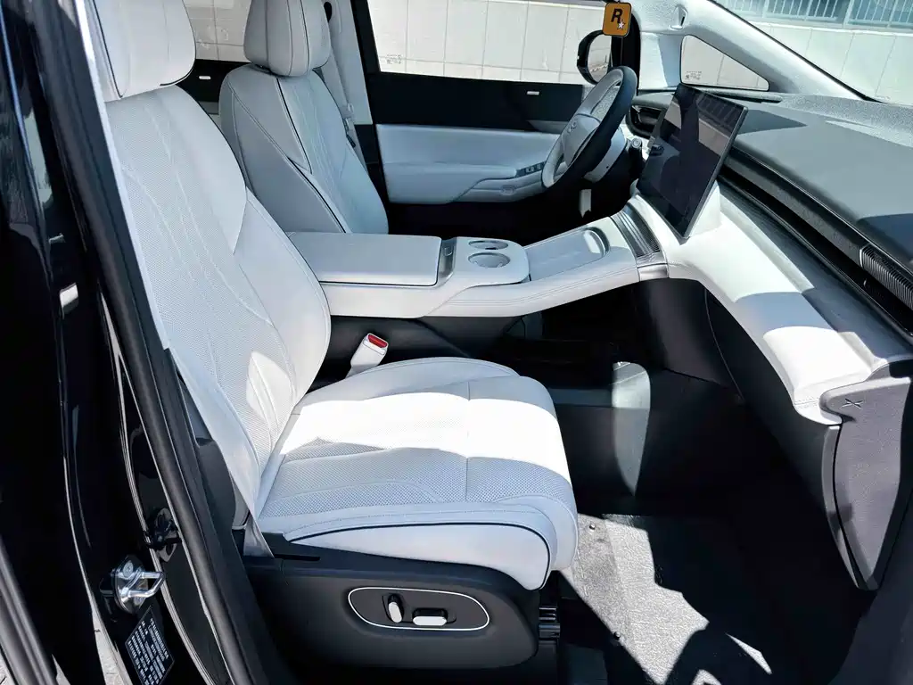 XPeng X9 — миниатюра 23