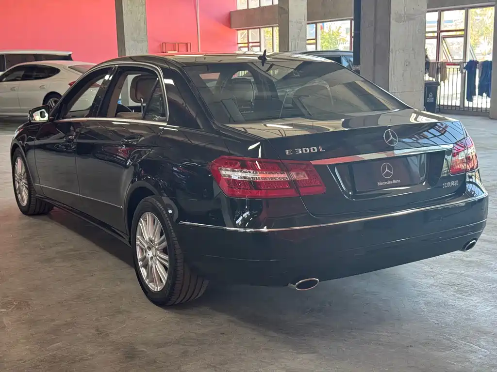 Mercedes-Benz E-Class — миниатюра 7