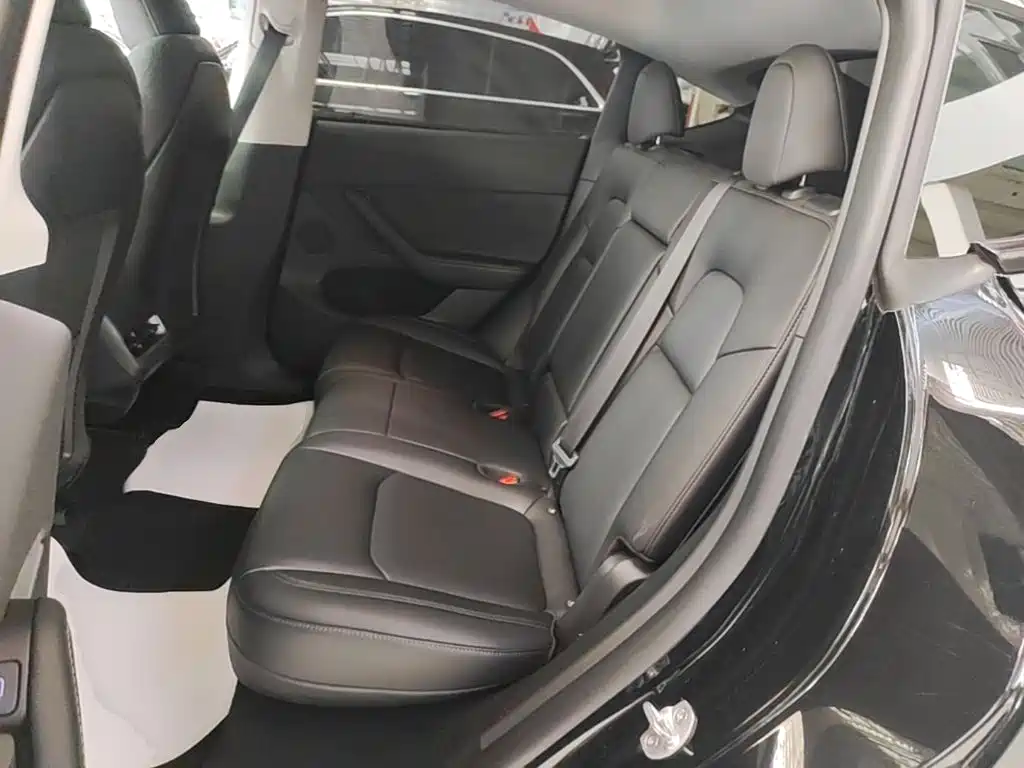 Tesla Model Y — миниатюра 17