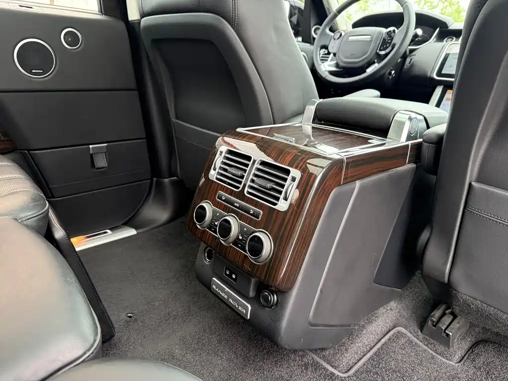 Land Rover Range Rover — миниатюра 18