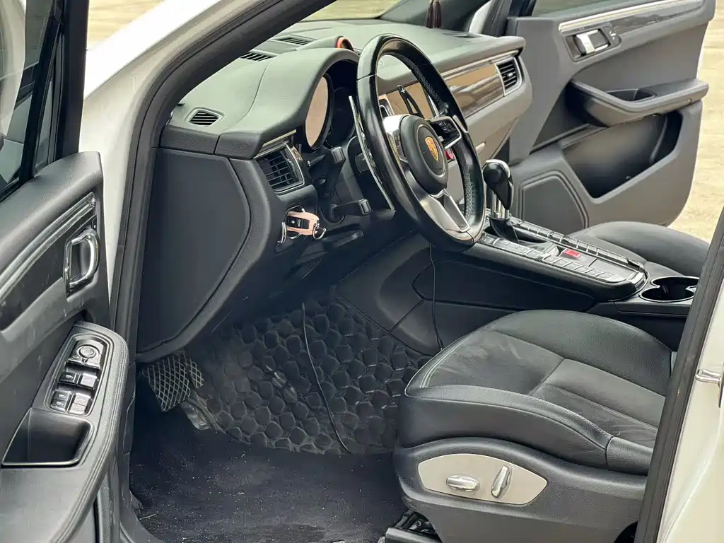 Porsche Macan — миниатюра 5
