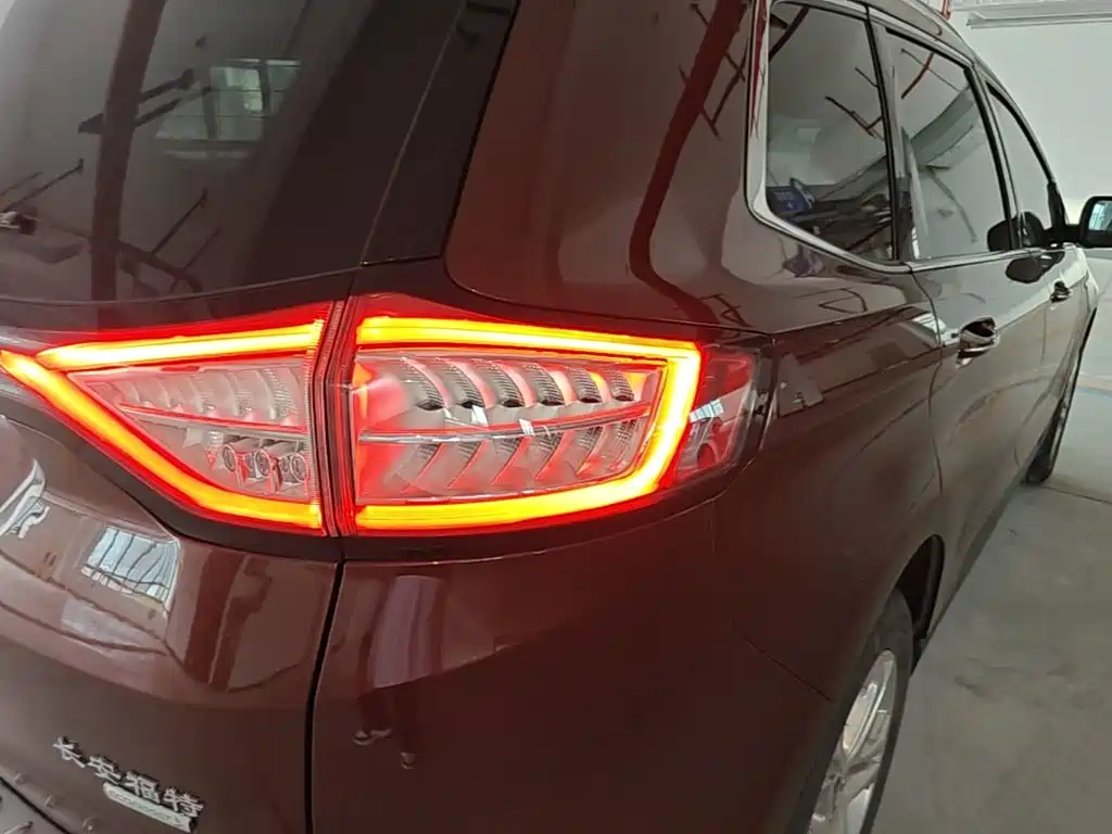 Ford Edge — миниатюра 8