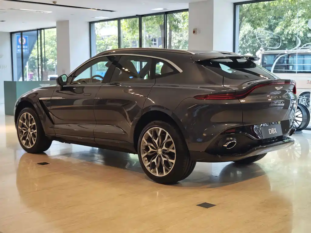 Aston Martin DBX — миниатюра 5