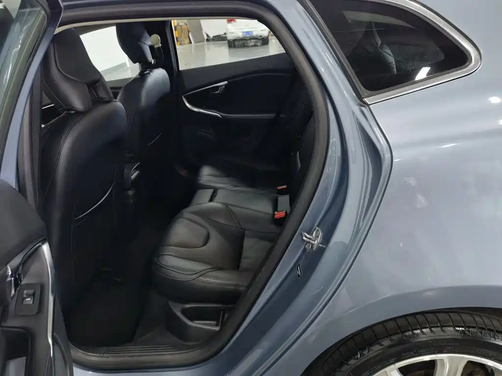 Volvo V40 — миниатюра 15