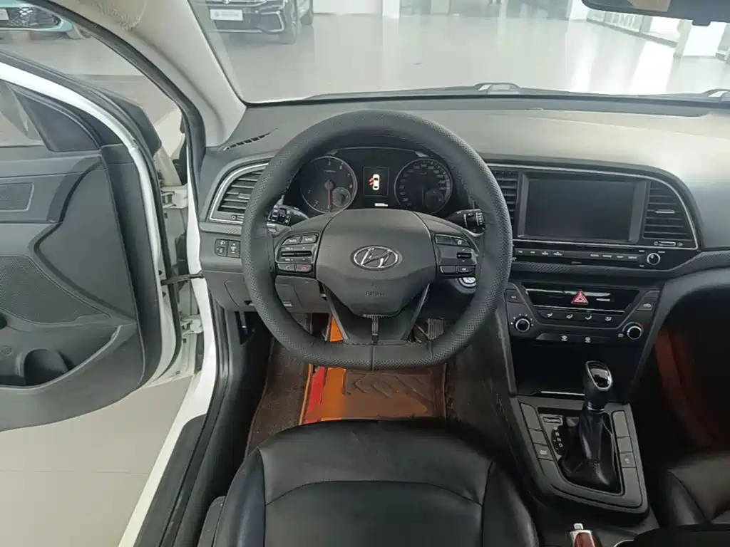 Hyundai Elantra — миниатюра 11