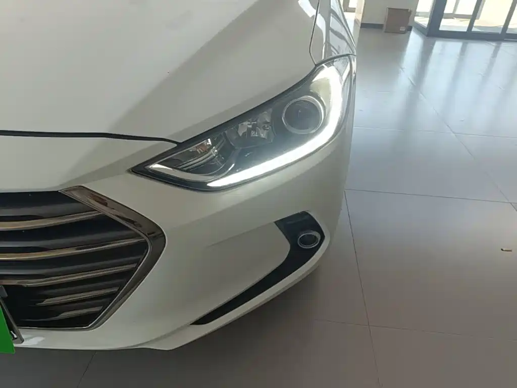 Hyundai Elantra — миниатюра 24
