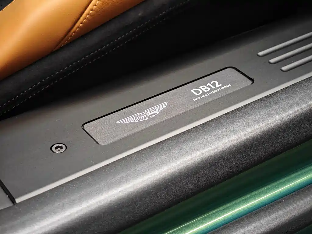 Aston Martin DB12 — миниатюра 12
