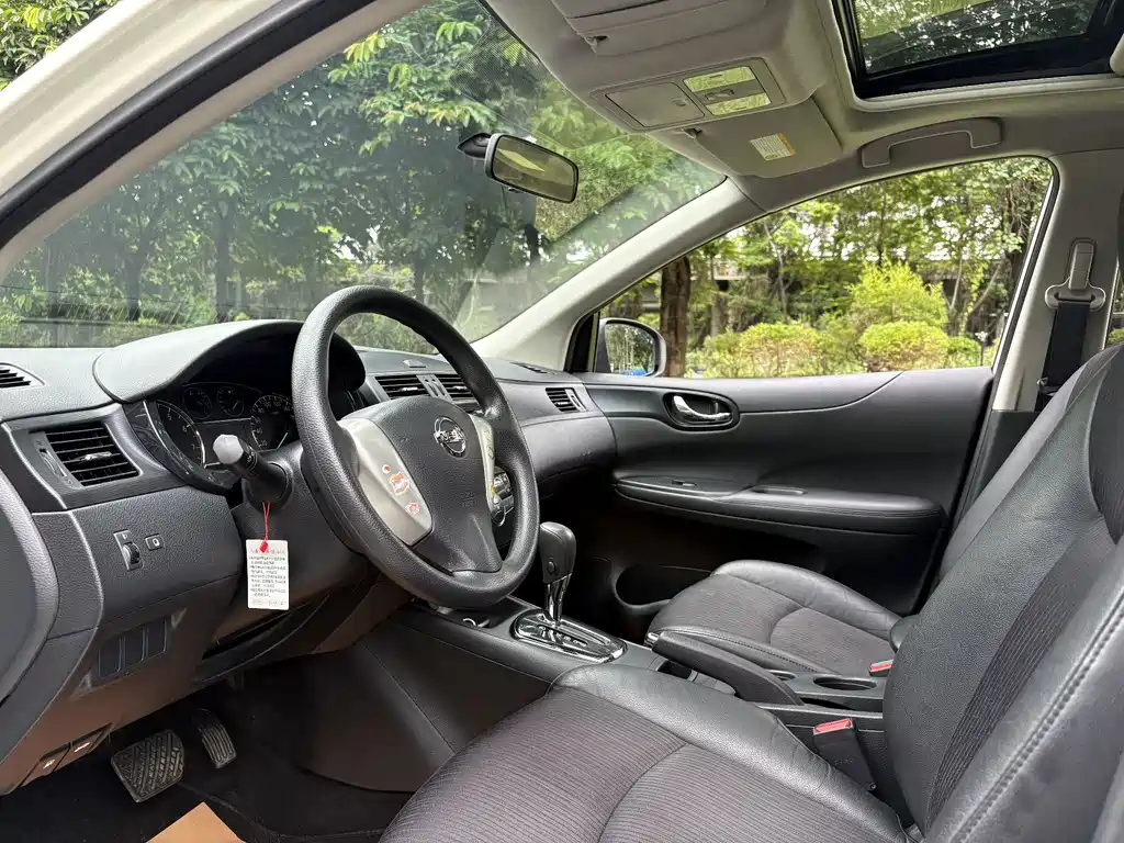 Nissan Tiida — миниатюра 8