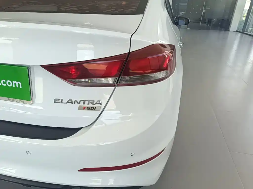 Hyundai Elantra — миниатюра 8