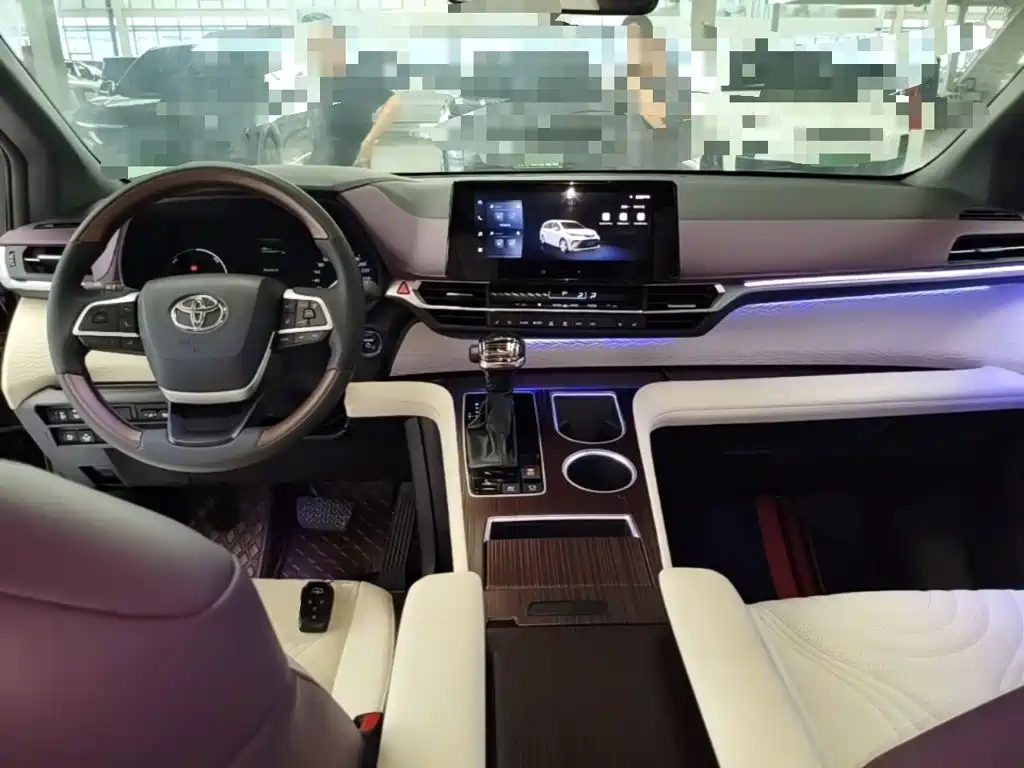 Toyota Granvia — миниатюра 6