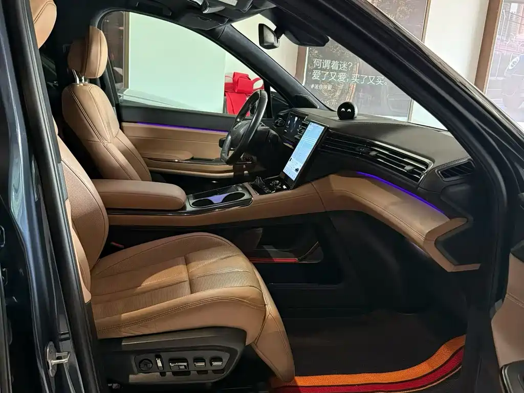 NIO ES8 2020 415KM мест