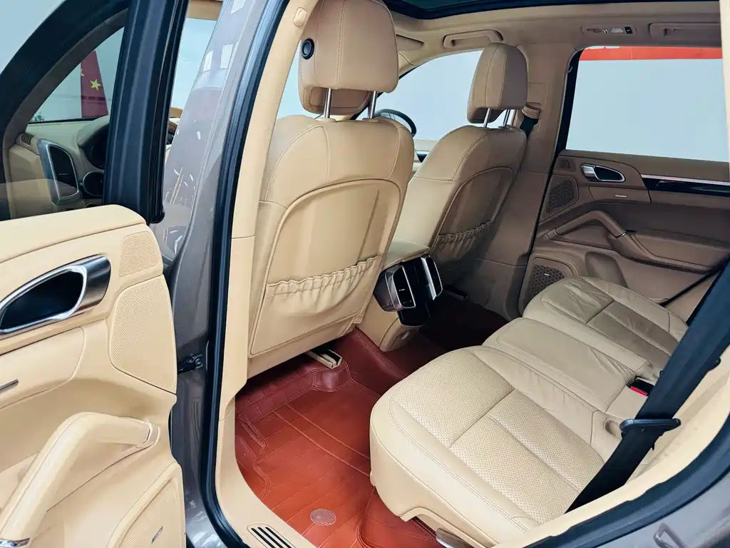 Porsche Cayenne — миниатюра 7