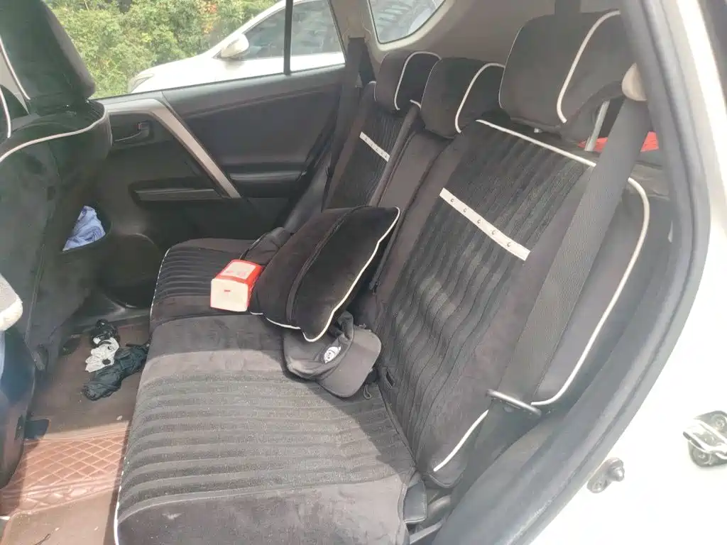 Toyota RAV4 — миниатюра 13