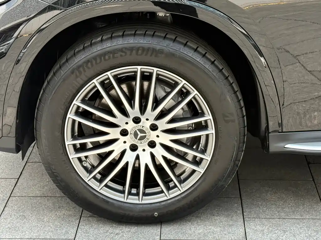 Mercedes-Benz GLC 2025 GLC 300 L 4MATIC 5 мест