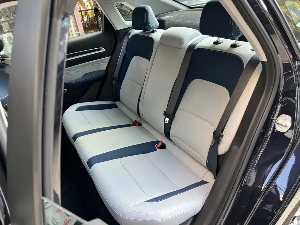 Geely Emgrand — миниатюра 10