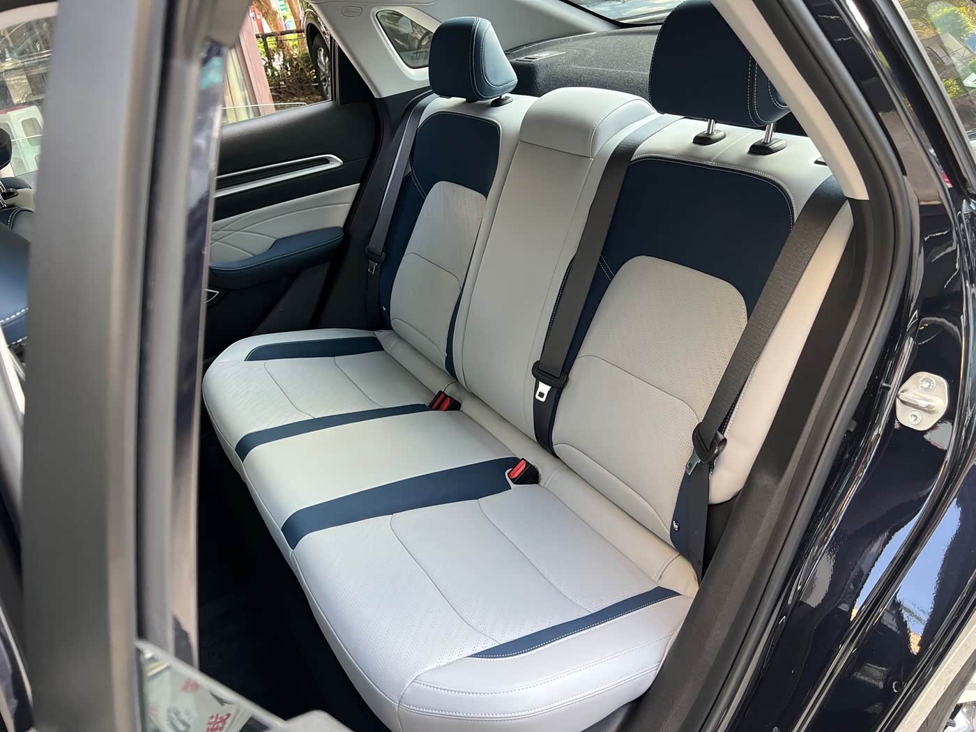 Geely Emgrand 1.5 л 2023 г. Чёрный, пробег 35000 км