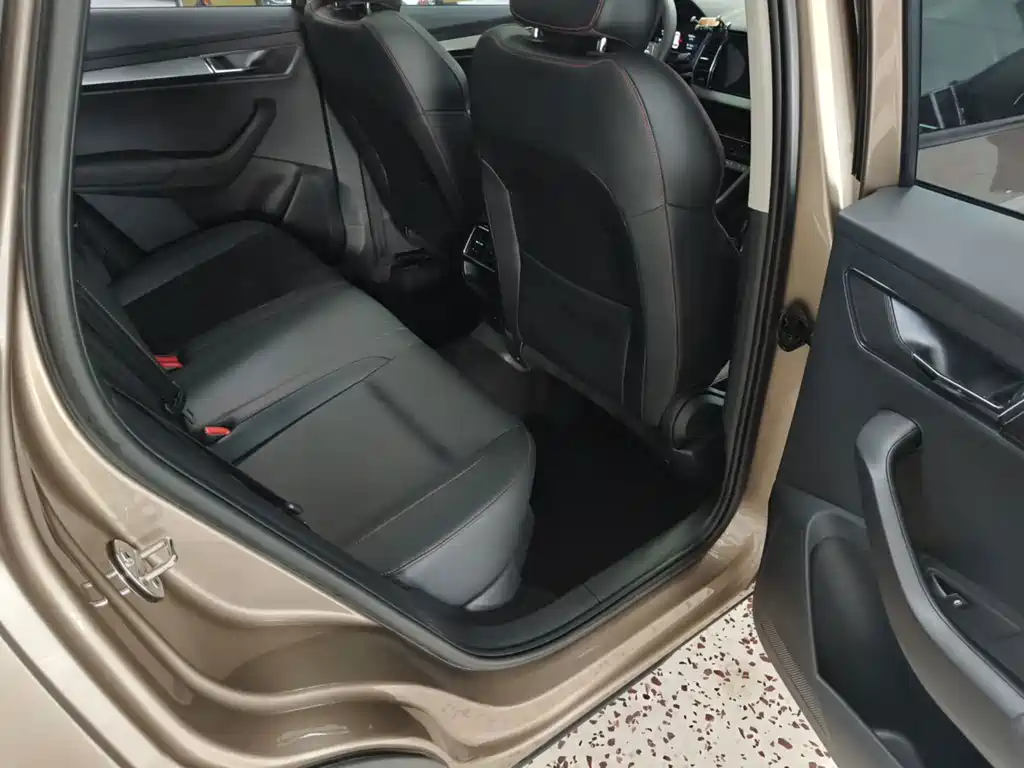 Skoda Karoq — миниатюра 16